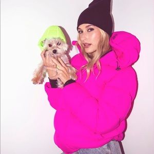 ✨ Aritzia SUPER-PUFF in NEON FUCHSIA✨